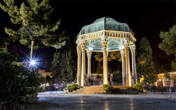 آشنایی با مکان های دیدنی شیراز در شب