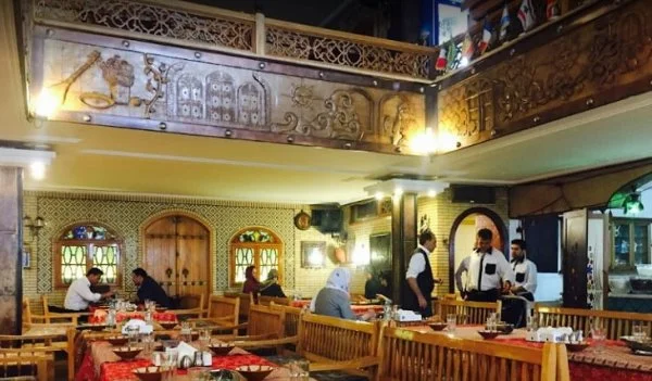 آشنایی با مکان های دیدنی شیراز در شب